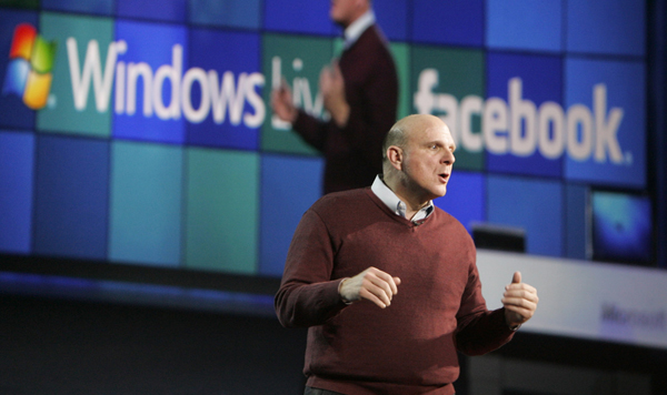 Генеральный директор Microsoft Стив Балмер объявляет о выходе бета-версии Windows 7. (Январь 2009 года, фото корпорации.)