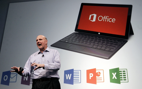 Глава Microsoft Стив Балмер рассказывает о пакете Office 2013. (Фото NDTV.)