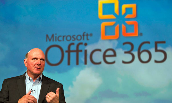 Генеральный директор Microsoft Стив Балмер представляет Office 365. (Фото Рейтер.)
