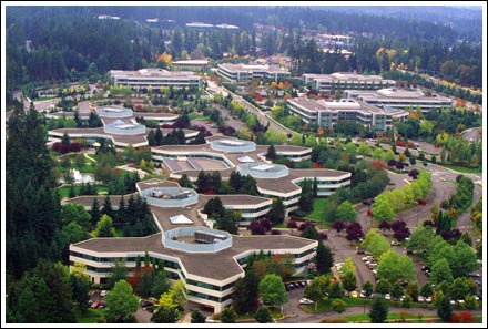 Комплекс зданий Microsoft в Редмонде с высоты птичьего полета (фото корпорации).