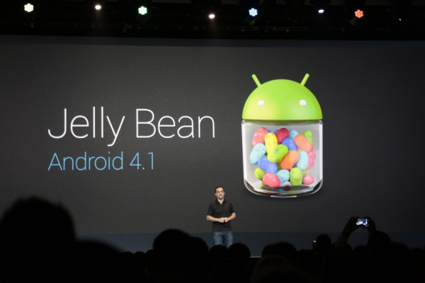 Хьюго Барра, директор продуктового подразделения Google, представляет Android 4.1 Jelly Bean. (Фото AndroidOS.)
